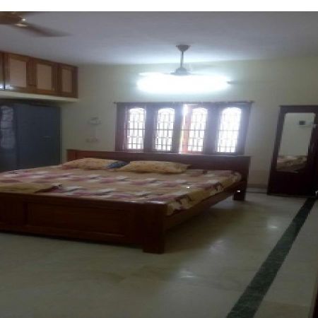 Bharathi Bhavanam Kāraikkudi Buitenkant foto